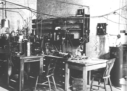 Le laboratoire Cavendish en 1920